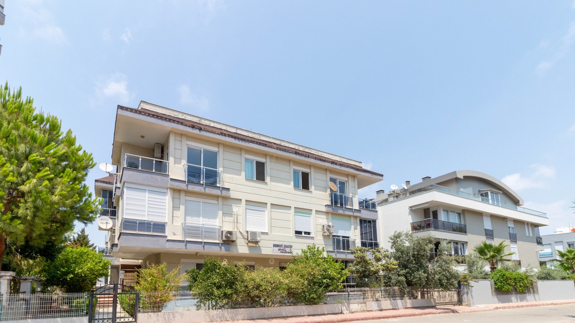 Image of 2+1 apartment in Lara with residence permit at a good price